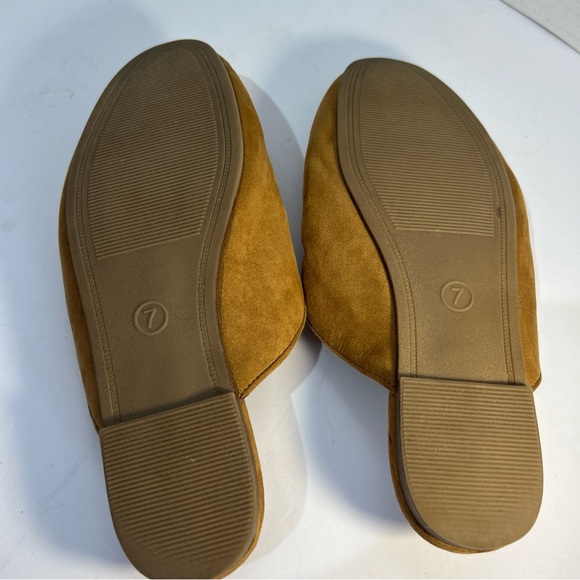 Elegant Tan‎ Loafers with Gold Chain Detail size 7 Preowned - Picture 5 of 9